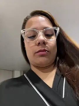 Pretty  Milf online show from 17, 5, 2026