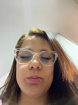 Snapshot of Pretty__Milf chatting on 25, 6, 2026 Pretty Milf online show from 25, 6, 2026
