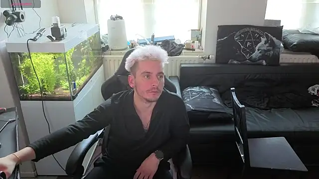 Rayzel White online show from 19, 3, 2026