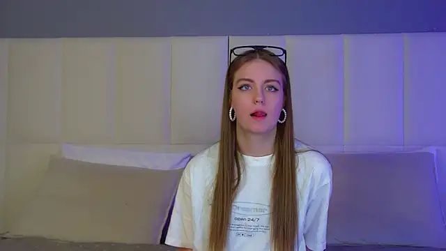 Snapshot of SofiaSarvain chatting on 24, 2, 2026 SofiaSarvain online show from 24, 2, 2026