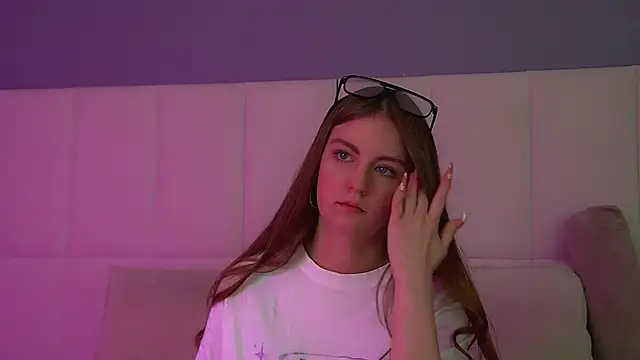 Snapshot of SofiaSarvain chatting on 6, 2, 2026 SofiaSarvain online show from 6, 2, 2026