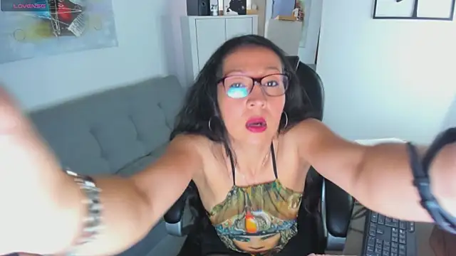 Snapshot of loretta_fraser chatting on 4, 2, 2026 loretta fraser online show from 4, 2, 2026