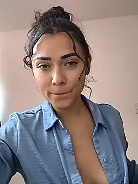 Snapshot of Freyarosse chatting on 12, 2, 2026 Freyarosse online show from 12, 2, 2026