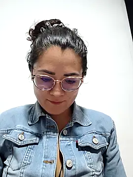 Snapshot of Freyarosse chatting on 6, 2, 2026 Freyarosse online show from 6, 2, 2026