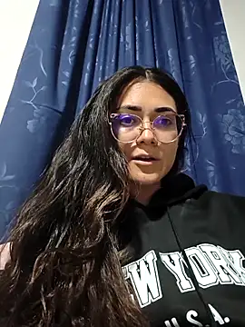 Snapshot of Freyarosse chatting on 25, 2, 2026 Freyarosse online show from 25, 2, 2026