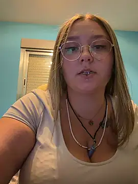 Snapshot of _maracr19_ chatting on 9, 7, 2026 maracr19 online show from 9, 7, 2026