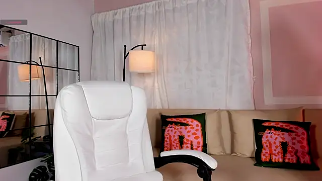 Snapshot of liaamoon_ chatting on 12, 6, 2026 liaamoon online show from 12, 6, 2026