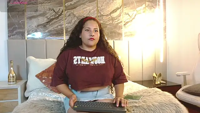 Snapshot of Lunea_kane chatting on 14, 1, 2026 Lunea kane online show from 14, 1, 2026