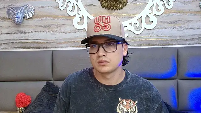 Danner Alaia online show from 25, 2, 2026