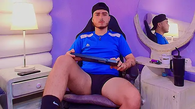 Snapshot of Salvattore_Muller chatting on 3, 2, 2026 Salvattore Muller online show from 3, 2, 2026