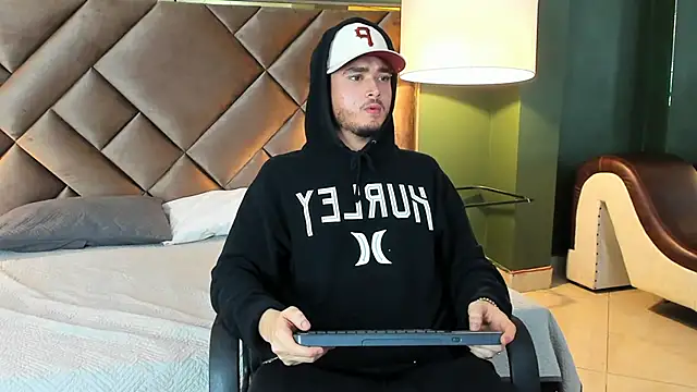 Snapshot of Salvattore_Muller chatting on 9, 2, 2026 Salvattore Muller online show from 9, 2, 2026