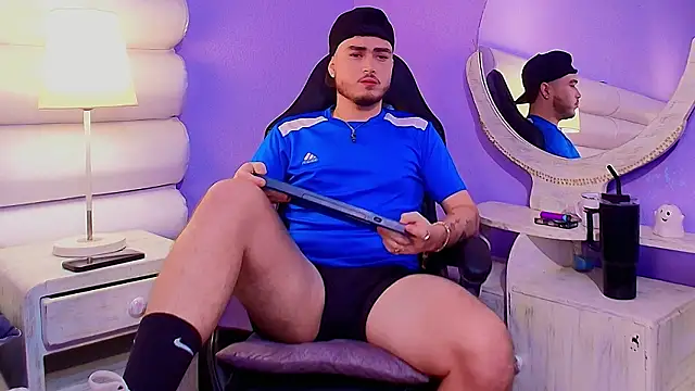 Snapshot of Salvattore_Muller chatting on 3, 2, 2026 Salvattore Muller online show from 3, 2, 2026