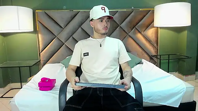 Snapshot of Salvattore_Muller chatting on 17, 2, 2026 Salvattore Muller online show from 17, 2, 2026