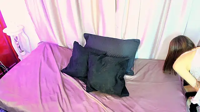 emily 34  online show from 13, 3, 2026