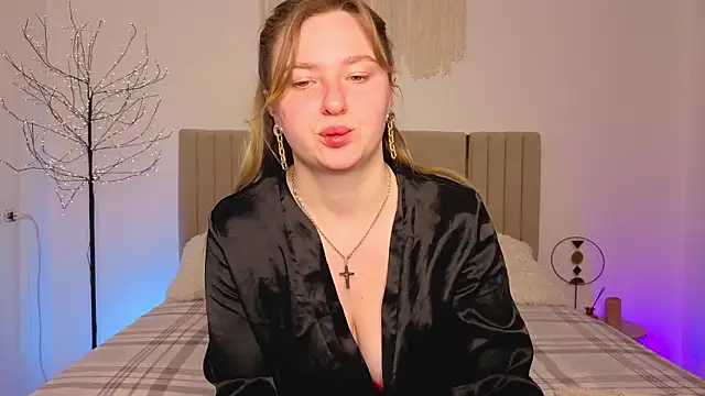 Snapshot of VladaHotxx chatting on 4, 3, 2026 VladaHotxx online show from 4, 3, 2026