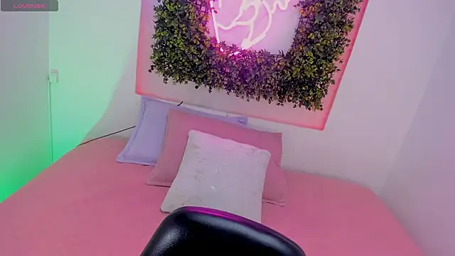 Snapshot of Itzel_Geneva chatting on 12, 2, 2026 Itzel Geneva online show from 12, 2, 2026