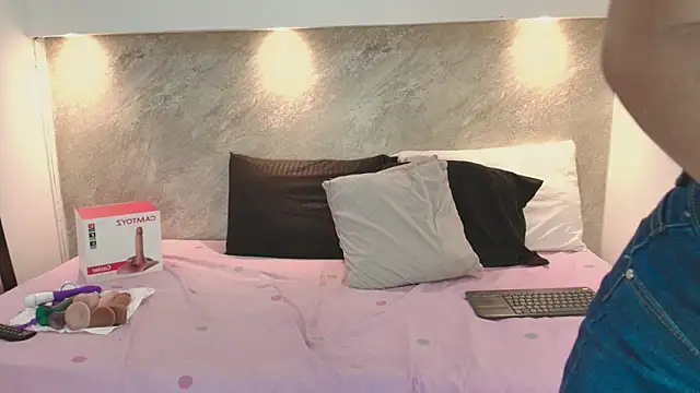 Emmy lander1 online show from 28, 3, 2026