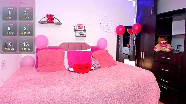 Nina curves online show from 12, 2, 2026