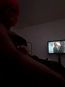 Snapshot of icelyne_2001 chatting on 14, 1, 2026 icelyne 2001 online show from 14, 1, 2026