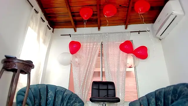 Snapshot of dulce_y_Jhoselin chatting on 12, 2, 2026 dulce y Jhoselin online show from 12, 2, 2026