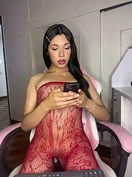 Snapshot of DollCamila chatting on 18, 4, 2026 DollCamila online show from 18, 4, 2026