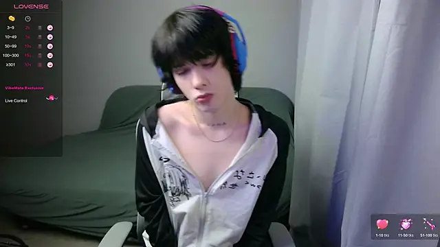 Snapshot of LeonBoykisser chatting on 7, 2, 2026 LeonBoykisser online show from 7, 2, 2026