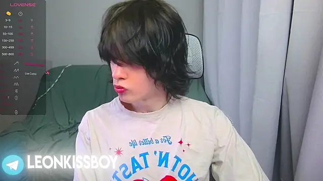 LeonBoykisser online show from 10, 4, 2026