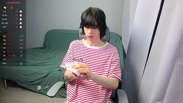 LeonBoykisser online show from 4, 3, 2026