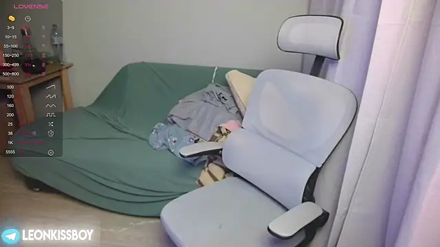 LeonBoykisser online show from 6, 4, 2026