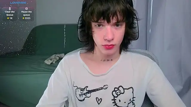 Snapshot of LeonBoykisser chatting on 7, 7, 2026 LeonBoykisser online show from 7, 7, 2026