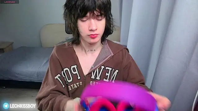 Snapshot of LeonBoykisser chatting on 15, 6, 2026 LeonBoykisser online show from 15, 6, 2026