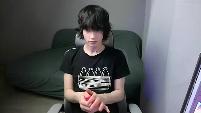 Snapshot of LeonBoykisser chatting on 6, 2, 2026 LeonBoykisser online show from 6, 2, 2026