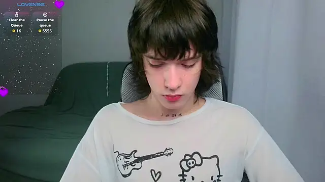 Snapshot of LeonBoykisser chatting on 7, 7, 2026 LeonBoykisser online show from 7, 7, 2026