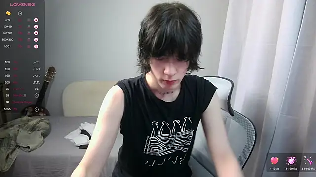 Snapshot of LeonBoykisser chatting on 1, 3, 2026 LeonBoykisser online show from 1, 3, 2026