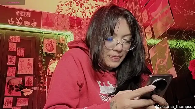 victoriia thompson online show from 3, 8, 2026