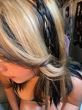 Snapshot of pinkybombon chatting on 5, 2, 2026 pinkybombon online show from 5, 2, 2026