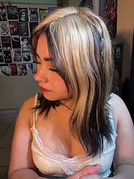 Snapshot of pinkybombon chatting on 8, 2, 2026 pinkybombon online show from 8, 2, 2026