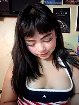 Snapshot of pinkybombon chatting on 4, 7, 2026 pinkybombon online show from 4, 7, 2026