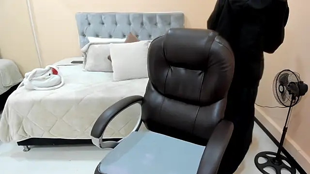 Bela Craxkerr online show from 5, 3, 2026