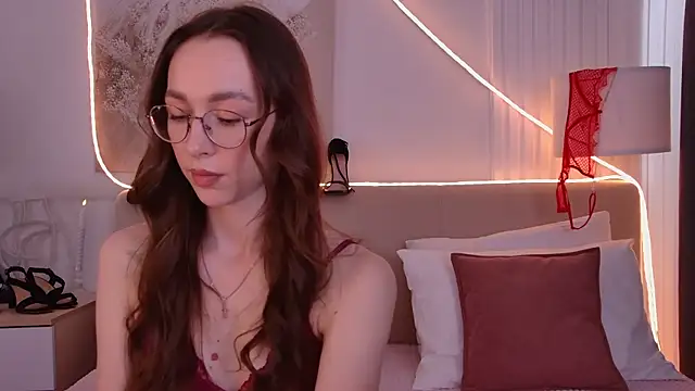 Snapshot of Emily_Simon chatting on 8, 7, 2026 Emily Simon online show from 8, 7, 2026