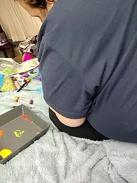 luvbug28 online show from 25, 3, 2026