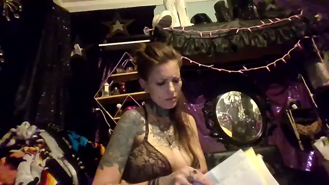 Snapshot of allymoon1369 chatting on 10, 5, 2026 allymoon1369 online show from 10, 5, 2026