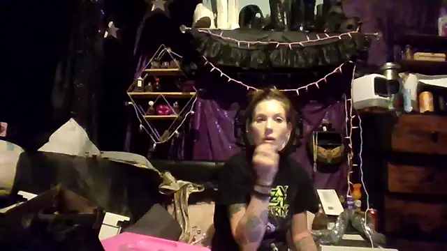 Snapshot of allymoon1369 chatting on 13, 5, 2026 allymoon1369 online show from 13, 5, 2026