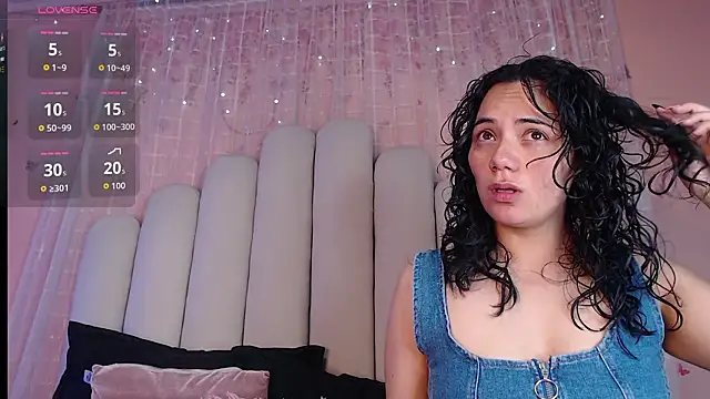 Snapshot of RoseConor_ chatting on 11, 2, 2026 RoseConor online show from 11, 2, 2026