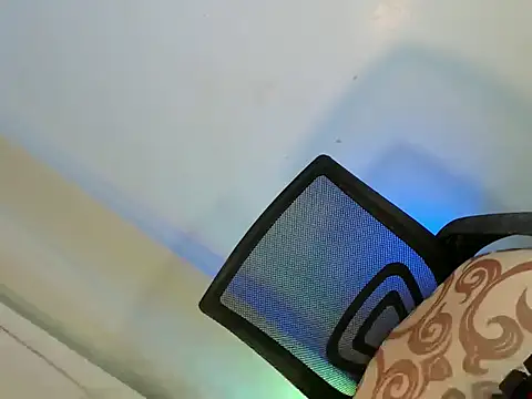 Snapshot of touch_my_body1 chatting on 7, 2, 2026 touch my body1 online show from 7, 2, 2026