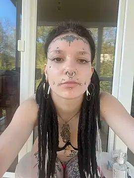 demonLamia online show from 30, 4, 2026