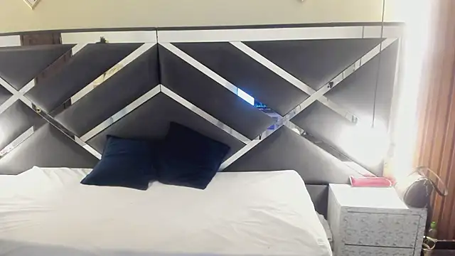 Ambarross  online show from 10, 3, 2026