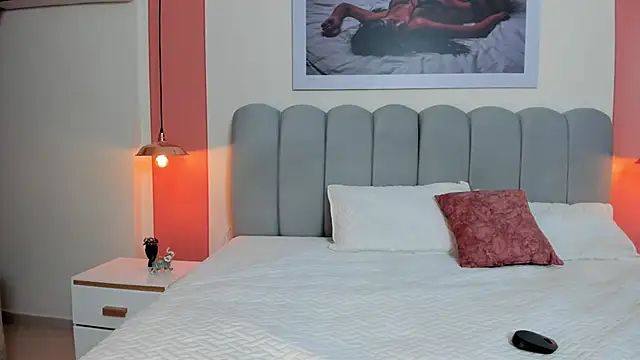 EmmaBoyd online show from 7, 2, 2026