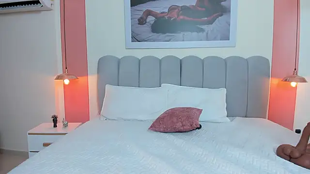 EmmaBoyd online show from 12, 2, 2026