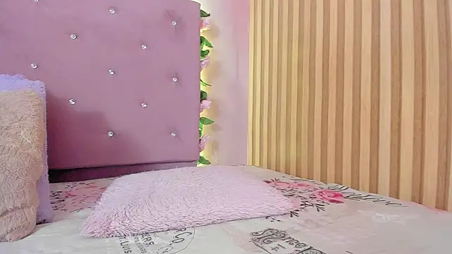 Snapshot of lovely__kiss__ chatting on 1, 6, 2026 lovely kiss online show from 1, 6, 2026